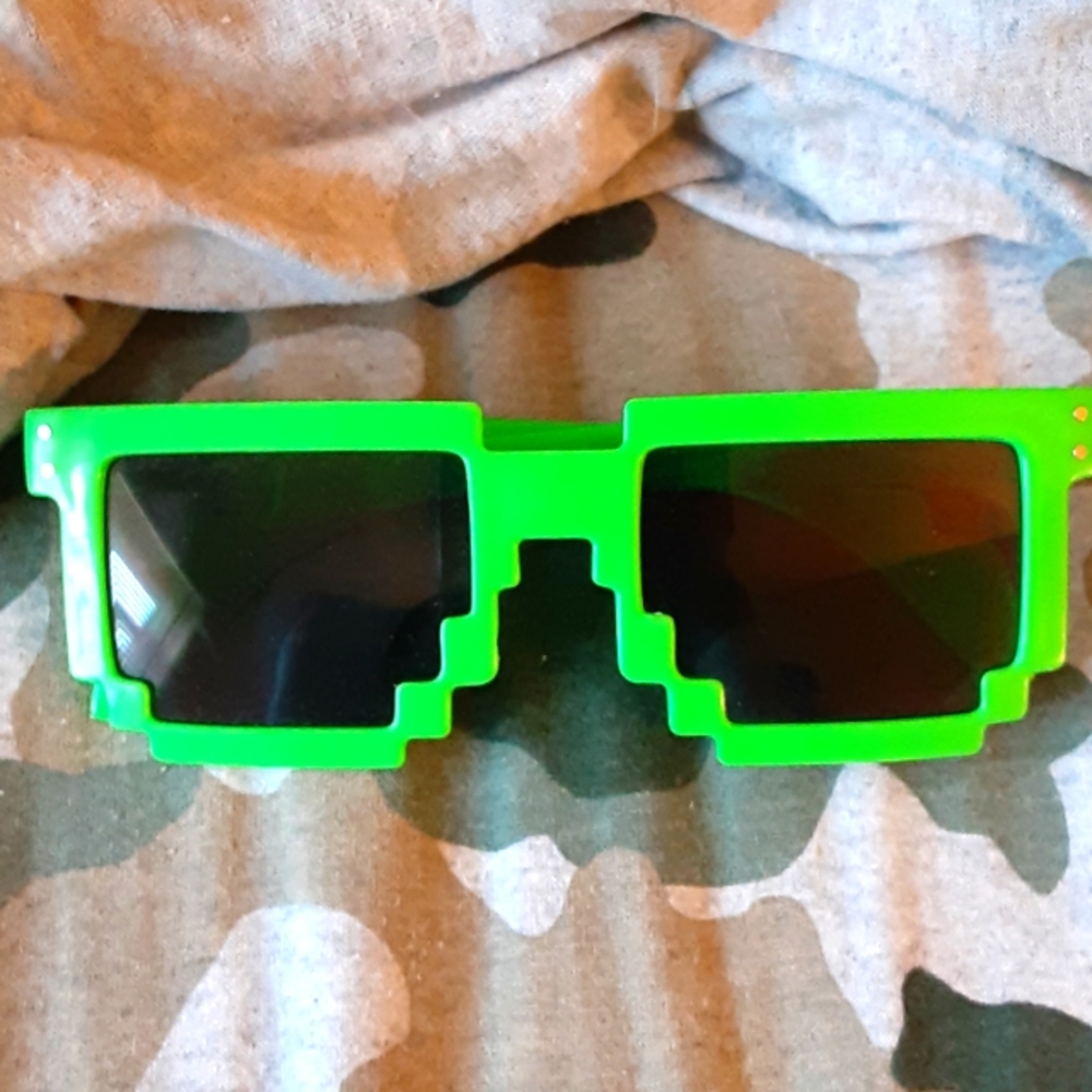 ROBLOX SUNGLASSES NRMINT CONDITION